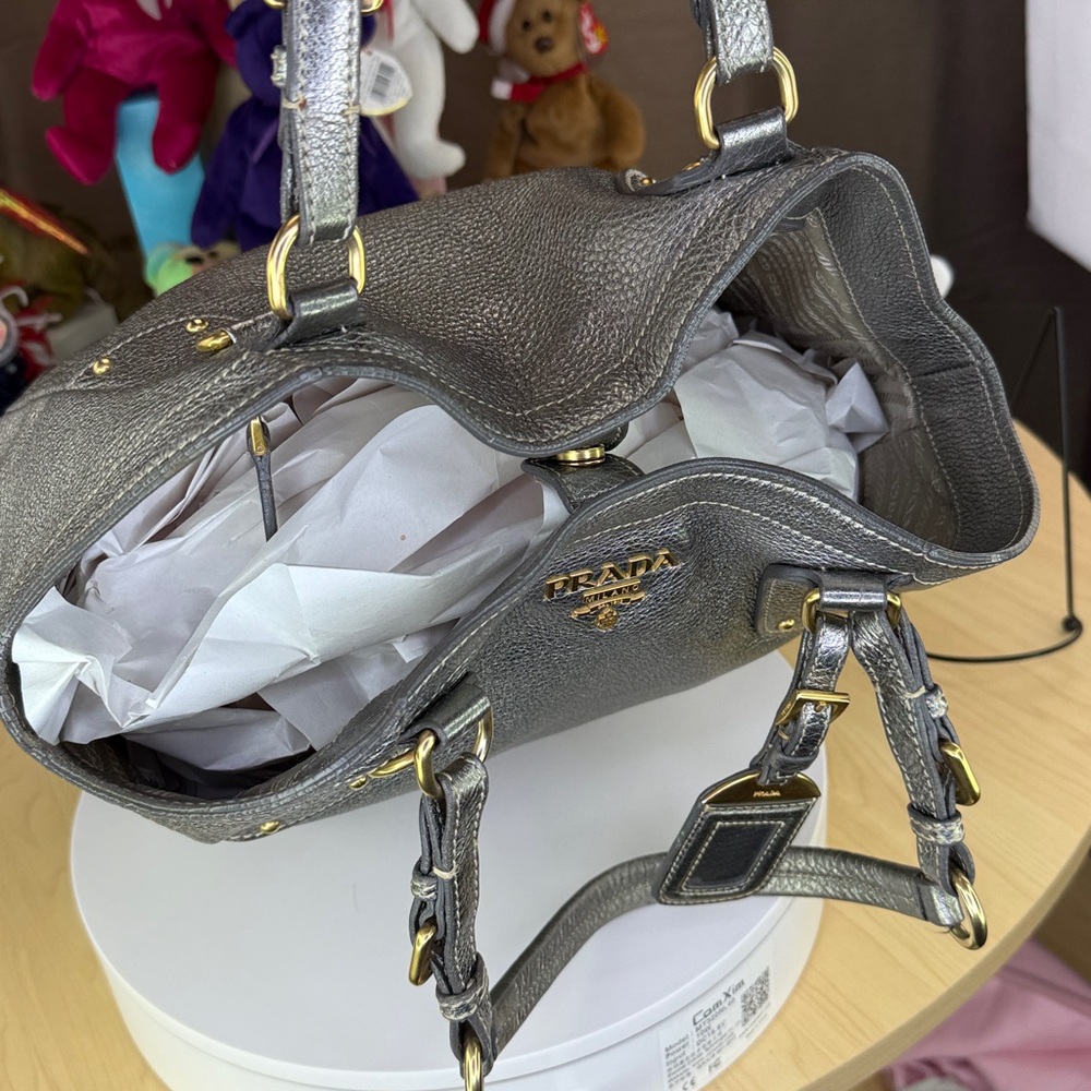 💥PRADA - Silver Metallic Vitello Daino Leather Shoulder Bag BN1346 - 136U894 - Picture 8 of 17
